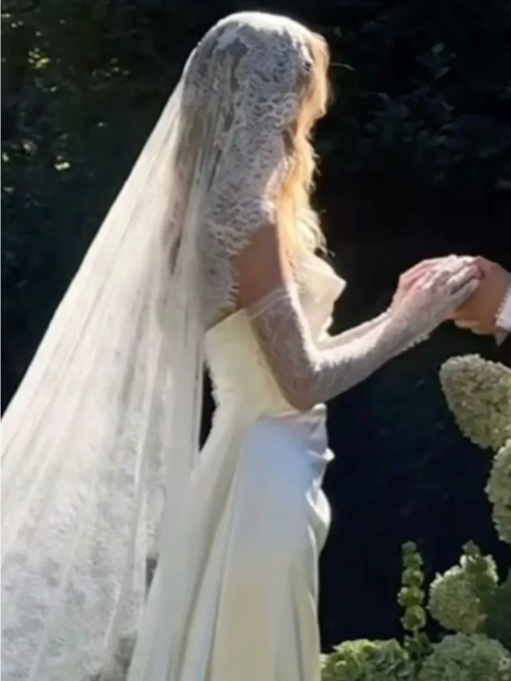Elegant Bridal Lace Cathedral Veil
